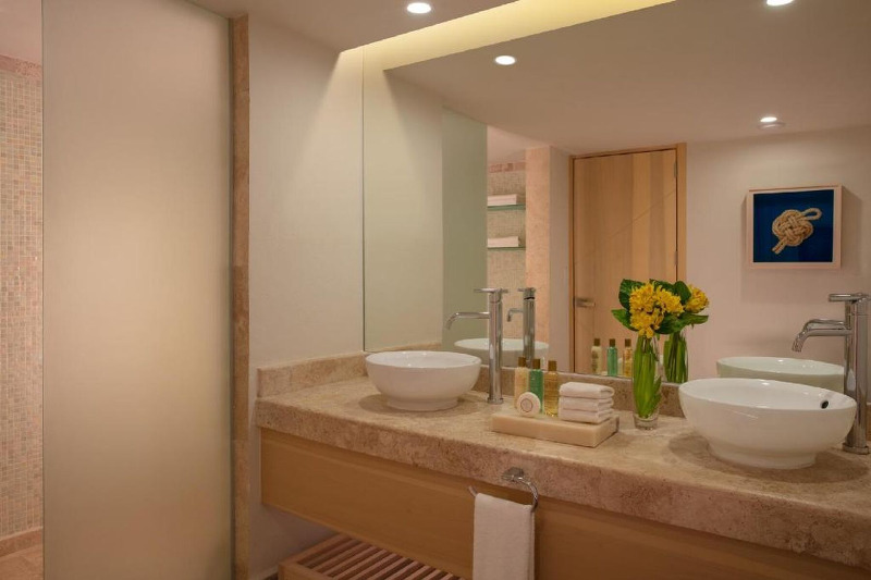 Cancun Vacation Package: 5 Star All Inclusive Resort 